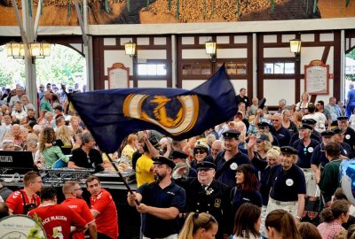 Plauen: Hier gibt's den Wiesn-Umzug in Bildern - Die Premiere der Sternquell Wiesn wurde zum grandiosen Erfolg. Hier gibt's Bilder vom Festumzug. Foto: Sternquell-Brauerei