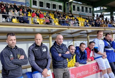 Plauen: Ost-West-Fußballer spielen für Kinderkrebshilfe 4.000 Euro ein - Hier gibt es ein paar Impressionen vom Benefizfußballspiel zwischen der VOGUT-Vogtlandauswahl und dem Hofer Land. Foto: Karsten Repert