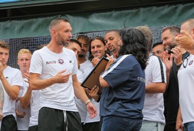 Pokalcountdown, die Letzte: Zwei Trainer mit gemeinsamer Story - In der Aufstiegssaison 2015/2016 war der heutige CFC-Coach Christian Tiffert ein Eckpfeifer der Veilchen-Elf von Pavel Dotchev. Foto: Katja Lippmann-Wagner/Archiv