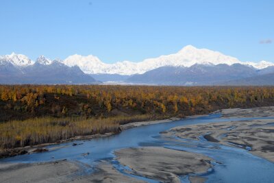 Polarlichter am Highway - Herbstlicher Roadtrip in Alaska - Von dem "Denali Viewpoint South" hat man den perfekten Blick auf den höchsten Berg Nordamerikas. Wenn das Wetter mitspielt.