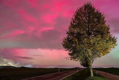 Polarlichter über Sachsen verzaubern erneut den Nachthimmel - Über Zittau leuchtete der Himmel grün, rosa und violett. Foto: xcitepress 