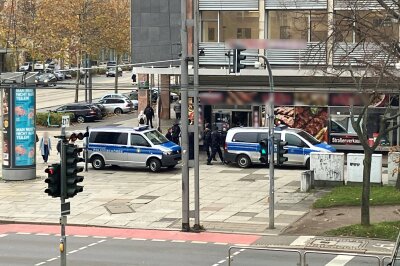 Polizei-Einsatz in der Chemnitzer City - Polizisten führten am Montag eine Kontrolle durch in Chemnitz. Foto: privat