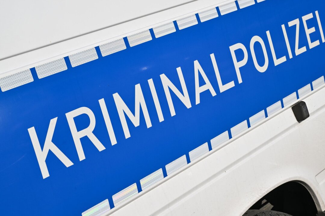 Polizei findet Leichenteile in Tiefkühltruhe - Die Kriminalpolizei ermittelt nach dem Fund eines Toten in einer Tiefkühltruhe in Verl.