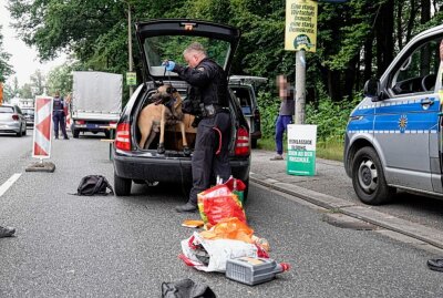 Polizei kontrolliert in Chemnitz: Drogenerkennung im Straßenverkehr - Das war zugleich der praktische Teil einer Fortbildung für Polizeibeamte zu "Drogenerkennung im Straßenverkehr". Foto: Harry Härtel