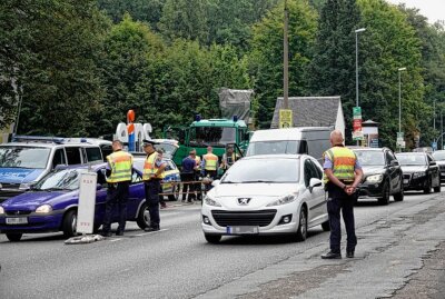 Polizei kontrolliert in Chemnitz: Drogenerkennung im Straßenverkehr - Das war zugleich der praktische Teil einer Fortbildung für Polizeibeamte zu "Drogenerkennung im Straßenverkehr". Foto: Harry Härtel