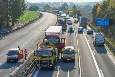 Polizei sperrt A14: Defekter Lastwagen sorgt für 20 Kilometer Stau - Fahrtrichtung Dresden bleibt ungehindert auf der A14 befahrbar. Foto: EHL Media