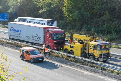 Polizei sperrt A14: Defekter Lastwagen sorgt für 20 Kilometer Stau - Fahrtrichtung Dresden bleibt ungehindert auf der A14 befahrbar. Foto: EHL Media