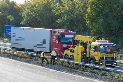 Polizei sperrt A14: Defekter Lastwagen sorgt für 20 Kilometer Stau - Fahrtrichtung Dresden bleibt ungehindert auf der A14 befahrbar. Foto: EHL Media