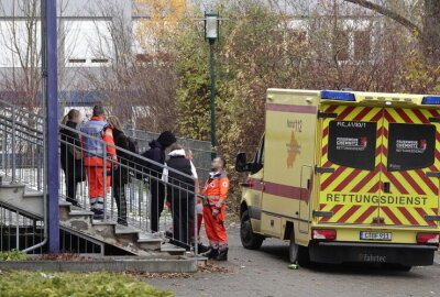 Polizeieinsatz an Oberschule:  Schüler durch Pfefferspray verletzt - Am Freitagnachmittag kam es an einer Chemnitzer Oberschule zu einem Einsatz der Polizei und Rettungskräfte.