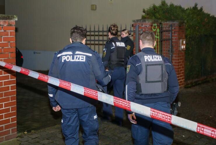 Polizeieinsatz in Leipziger Mehrfamilienhaus: Eine Person tot - Zu einem Großeinsatz der Polizei kam es am Mittwochabend im Leipziger Norden.