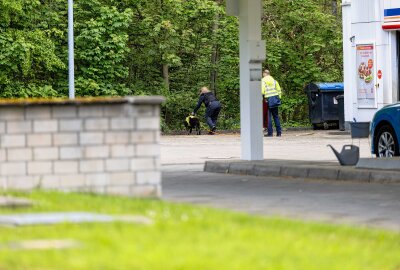 Polizeihund im Einsatz: Raubüberfall an Freiberger Tankstelle - Polizeihund im Einsatz. Foto: Marcel Schlenkrich