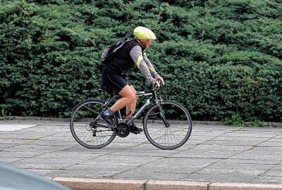 Polizeikontrolle in Chemnitzer City: Radfahrer im Visier der Beamten - Fahrradkontrollen in Chemnitz: Polizisten decken Verstöße auf. Foto: Harry Härtel