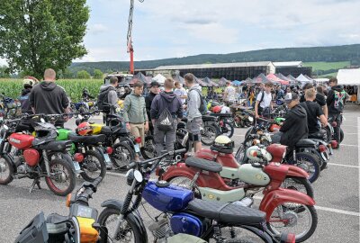 Polizeikontrollen verhindern Ausfahrt beim Simson-Treffen in Zwönitz - In Zwönitz ist das 2. Simson-Treffen gelaufen. Foto: Ralf Wendland