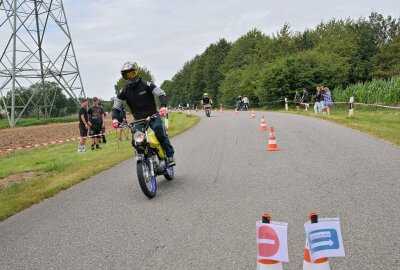 Polizeikontrollen verhindern Ausfahrt beim Simson-Treffen in Zwönitz - In Zwönitz ist das 2. Simson-Treffen gelaufen. Foto: Ralf Wendland