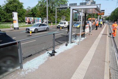 Polizeiwagen in heftigen Unfall verwickelt - Die Folgen des Unfalls. Foto: Christian Grube