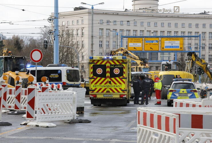 Polizeiwagen und PKW kollidieren nach Verfolgungsjagd in Chemnitz - Am Samstagvormittag kam es zu einem Polizei-Einsatz.