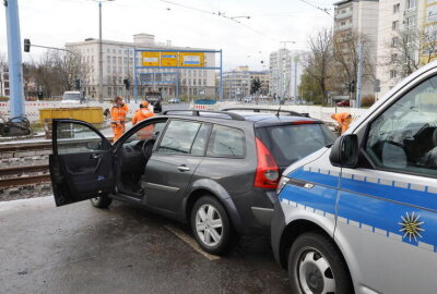 Polizeiwagen und PKW kollidieren nach Verfolgungsjagd in Chemnitz - Am Samstagvormittag kam es zu einem Polizei-Einsatz.