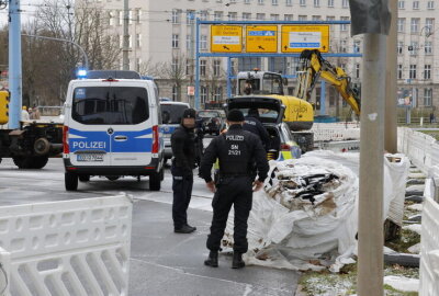 Polizeiwagen und PKW kollidieren nach Verfolgungsjagd in Chemnitz - Am Samstagvormittag kam es zu einem Polizei-Einsatz.