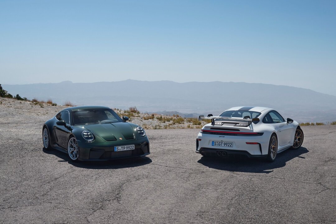 Porsche 911 GT3 bekommt Jubiläumsupdate - Porsche überarbeitet den 911 GT3 mit einem neuen Interieur, aktualisiertem Motor und einem dezenten Touring-Paket.