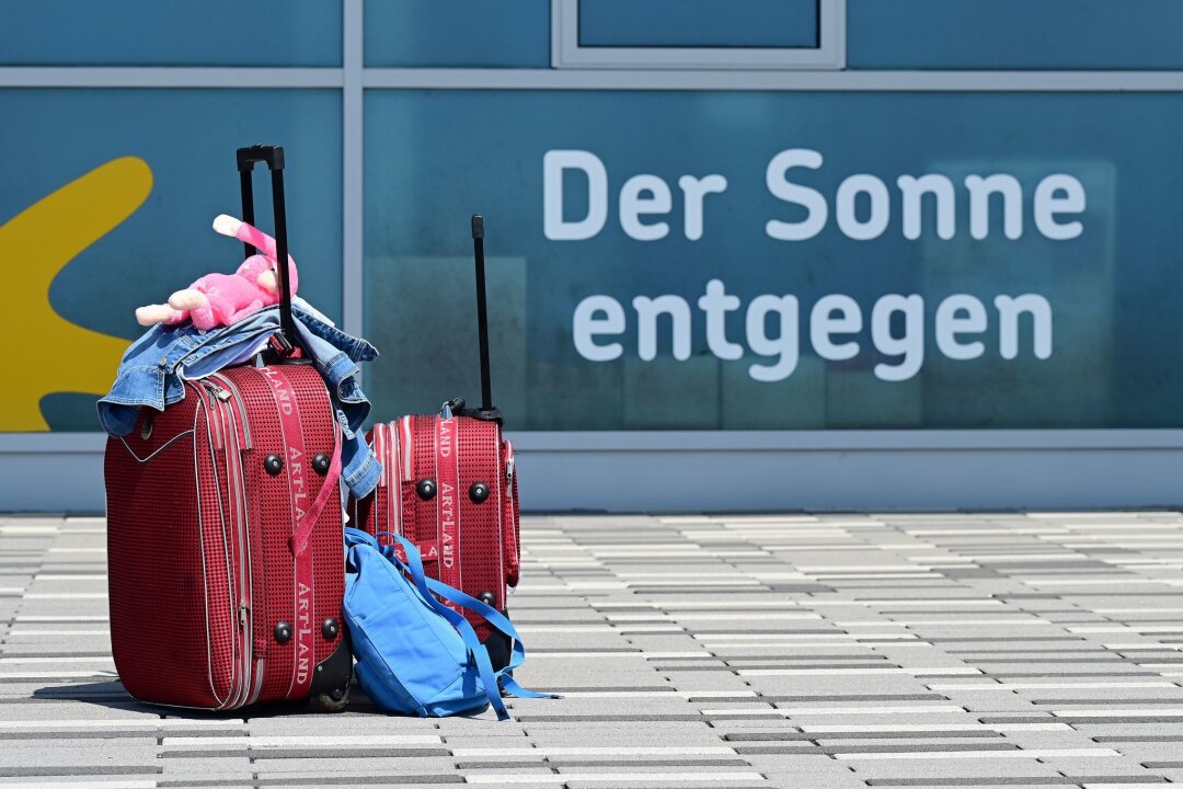 Portal: Viele Flugverspätungen im Sommer - Der Sonne entgegen - nur leider für Flugpassagiere oft verspätet, wie aus einer Analyse des Fluggastrechteportals Airhelp hervorgeht.