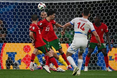 Portugal mit "Schmerz und Schweiß" zum glücklichen Sieg - Schoss Tschechien in Führung: Lukas Provod (2.v.r).