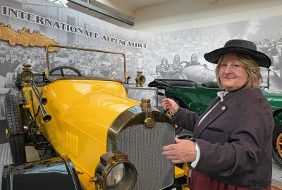 Premiere im Museum: Frau des Fahrzeugpioniers gibt "persönliche" Führungen in Zwickau - Im Horch-Museum werden wieder Spezialführungen angeboten - im Bild Silvia Romberger. Foto: Ralf Wendland