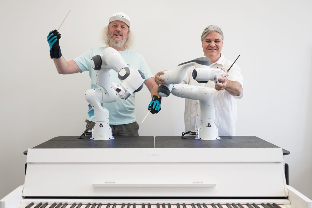 Premiere in Dresden: Roboter dirigiert ein Orchester - Ein Roboter mit drei Armen soll schon bald die Dresdner Sinfoniker dirigieren. (Foto Produktion)