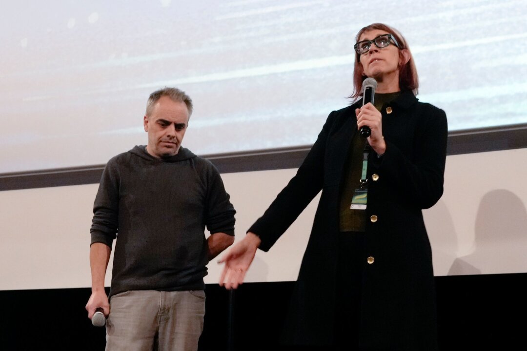 Premiere von "Rust" mit Schweigeminute für tote Kamerafrau - US-Regisseur Joel Souza und Kamerafrau Bianca Cline bei der Premiere.