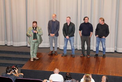 Preview des Erzgebirgskrimis beim Schlingel: Kommissar Winkler kocht vor Eifersucht - Der Cast der Folge. Foto: Katja Lippmann-Wagner