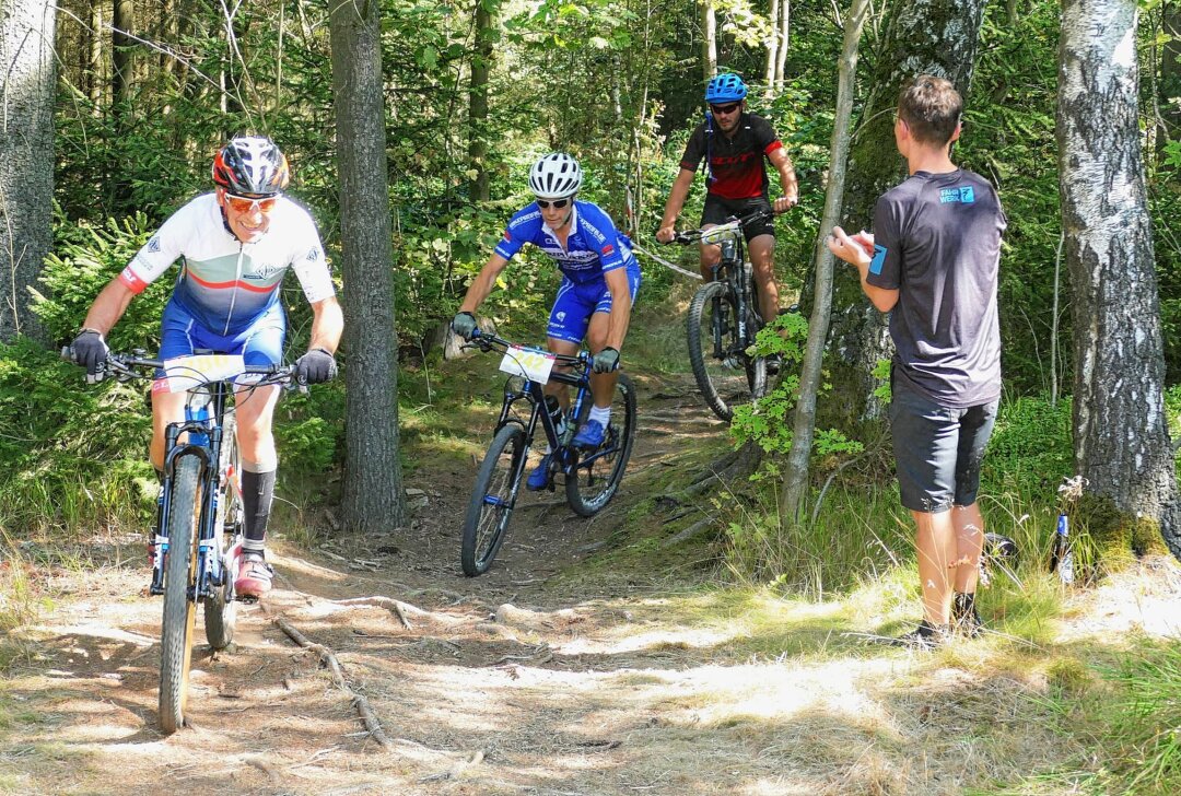 Prominente Sportler meistern den 24. Greifenstein-Bike-Marathon - Die 23 Kilometer lange Runde an den Greifenstein gilt als anspruchsvoll. Foto: Andreas Bauer