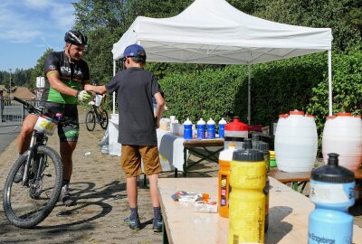 Prominente Sportler meistern den 24. Greifenstein-Bike-Marathon - Für ausreichend Verpflegung war natürlich gesorgt. Foto: Andreas Bauer