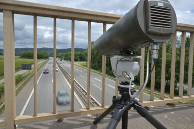 Protest gegen neue Super-Radarfallen in Frankreich - Ein in den Niederlanden erfolgreicher "Handy-Blitzer" wurde in Rheinland-Pfalz getestet (Archivbild).