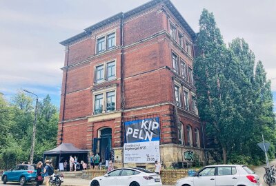 Protest und Widerstand: Kunst in Chemnitz zeigt viele Gesichter - Alte Schule in Chemnitz wird zum Ort der Kunst. Foto: Steffi Hofmann