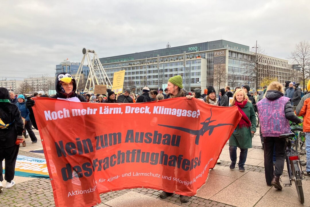 Proteste gegen den Ausbau des Flughafens Leipzig/Halle - Der Umweltverband BUND wird gegen die Genehmigung des Flughafenausbaus klagen (Foto: aktuell).