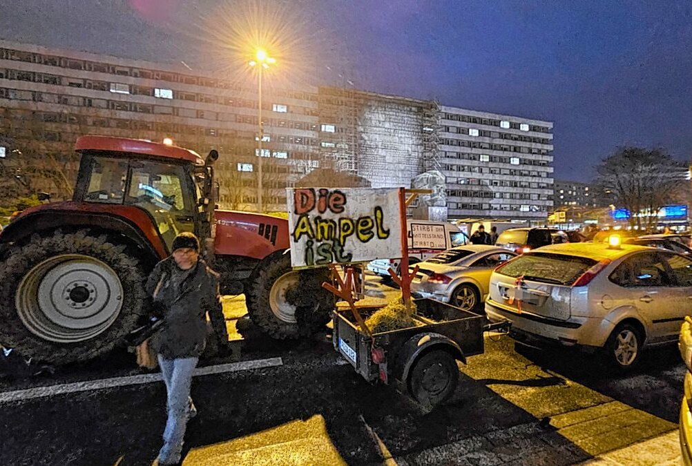 Proteste Gehen Weiter: Autokorso Durch Die Chemnitzer City