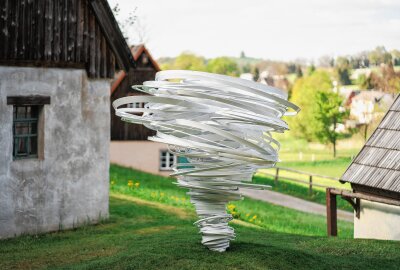 "Purple Path": Größtes Kunstprojekt wächst weiter - "Twister Again" von Alice Aycock in Seiffen. Foto: radar studios/Ernesto Uhlmann