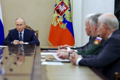 Putin will Mittelstreckenraketen in Serie produzieren - Putin lobte seine Militärs und Rüstungsfabriken für den Bau der neuen Rakete.