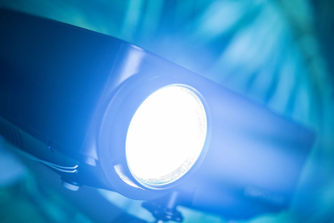 Quecksilber-Beamer sind Auslaufmodelle - Laser oder LED: Künftig dürfen Händler nur noch Beamer mit umweltfreundlicheren Lichttechniken anbieten.