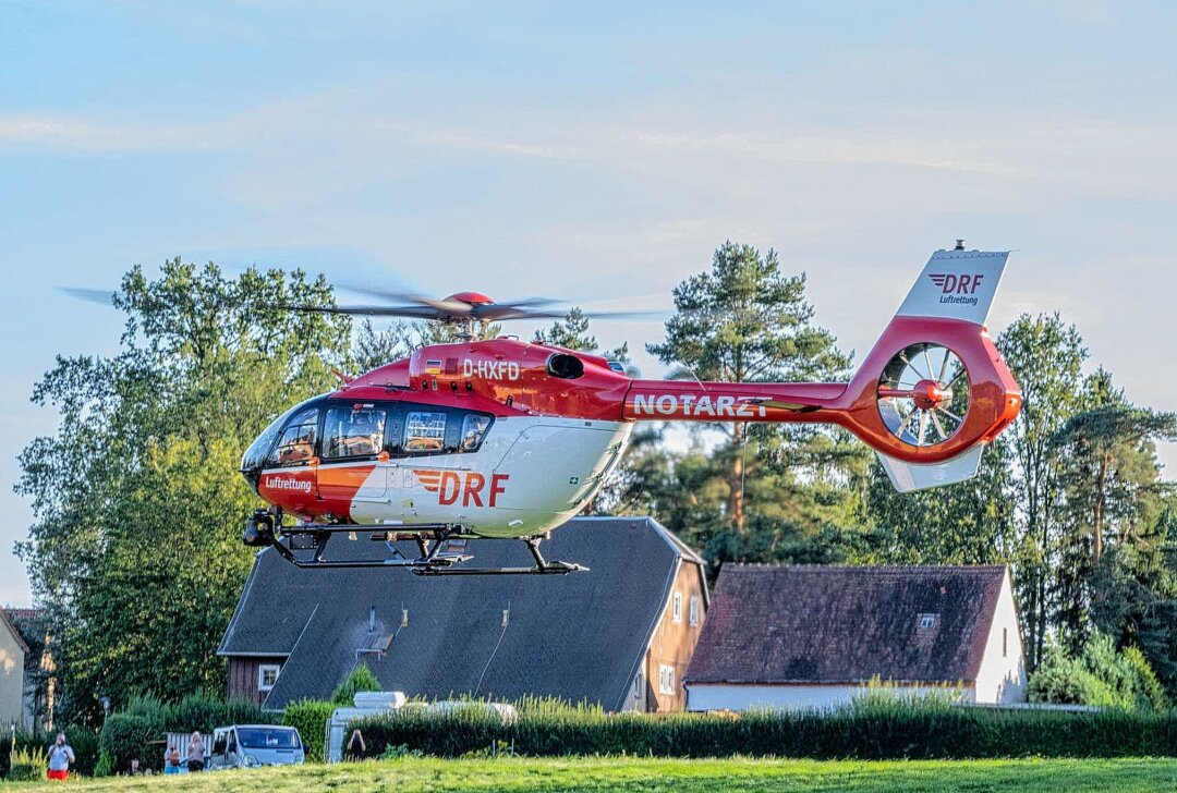 Radfahrer und Auto kollidieren: Rettungshubschrauber im Einsatz - Am Dienstagabend kam es in Oderwitz zu einem schweren Zusammenstoß zwischen einem Fahrradfahrer und einer Autofahrerin. Foto: Xcitepress