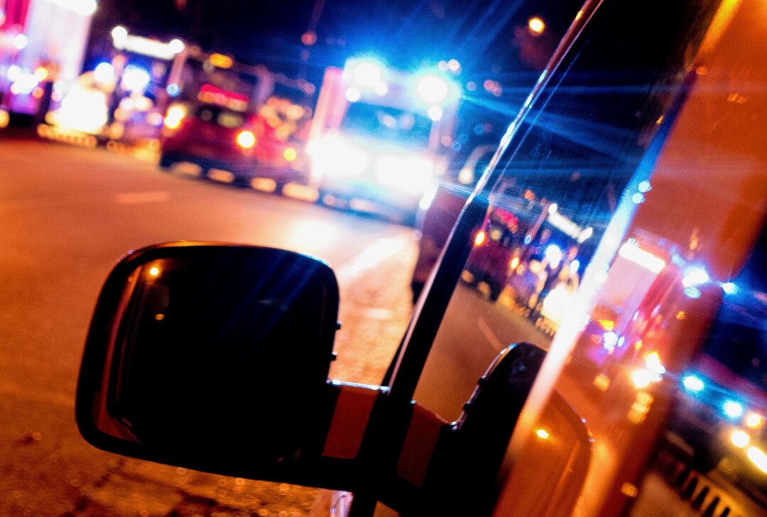 Raubüberfall in Plauen: Mann auf Bahnhofstraße angegriffen und bestohlen - In Plauen wurde ein Mann niedergeschlagen. Symbolbild. Foto: Getty Images/iStockphoto/deepblue4you