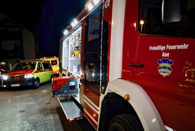 Rauchmelder-Alarm: Verbranntes Essen löst Feuerwehreinsatz in Aue aus - Gegen 23.45 Uhr in der Nacht zu Sonntag wurden die Feuerwehren aus Aue und Alberoda nach Aue in die Zeller Bergstraße gerufen. Foto: Niko Mutschmann