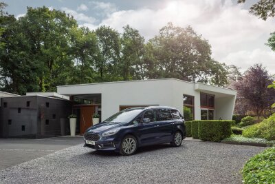 Raum und Rüffel: Der Ford Galaxy III beim Tüv - Sieben auf einen Streich: Zumindest optional können so viele Leute an Bord des Ford Galaxy mitfahren.