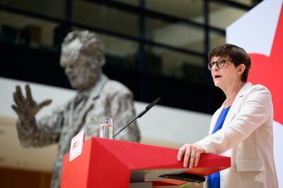 Rechnen sich die SPD-Umverteilungspläne? - Die SPD will laut Saskia Esken konkrete Steuerberechnungen im "Regierungsprogramm" vorlegen.