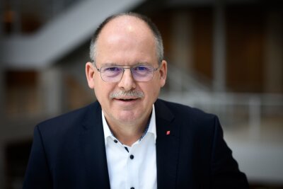 Rechnen sich die SPD-Umverteilungspläne? - Stefan Körzell von der DGB-Spitze hält es für realistisch, 95 Prozent der Beschäftigten zu entlaste.