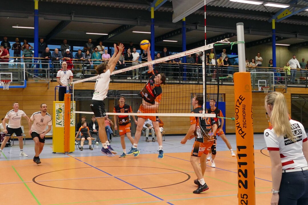 Über die Mitte streben die Zschopauer Volleyballer auch am Sonntag gegen die YoungStars Thüringen viele Punkte an. Foto: Andreas Bauer