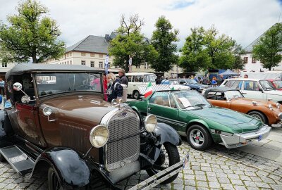 Reichlich 250 Motorradfahrer feiern 100. Geburtstag des Marienberger Dreiecks - Besonders die alten Fahrzeuge zogen viele Blicke auf sich. Foto: Andreas Bauer