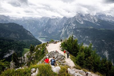 Reisen mit Herzkrankheit: So klappt es - Passendes Reiseziel? Für Menschen mit einer Herzerkrankung ist ein Urlaub in großen Höhen eher ungeeignet.