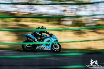 Rennfahrer aus Mittelsachsen zwischen Adrenalin, Leidenschaft und Risiko - Horice 2024 - Aufnahme beim Rennen.