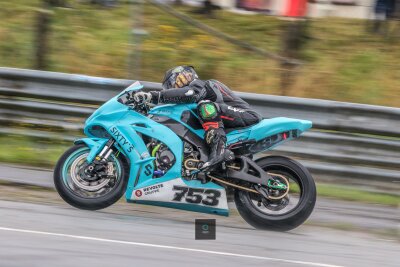 Rennfahrer aus Mittelsachsen zwischen Adrenalin, Leidenschaft und Risiko - Fotoimpression Chimay 2024. René ist weit herumgekommen. Er hat auf Rennstrecken in Tschechien, Italien, Holland, Belgien und Finnland sein Können bewiesen.