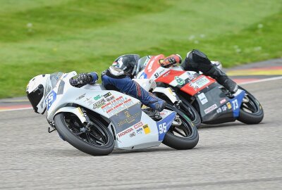 Rennreigen auf dem Sachsenring eröffnet - Richard Irmscher im Infight. Foto: Thorsten Horn